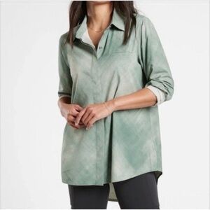 Athleta Shirt  Button Up Large Urbanite Relaxed Fit Casual Green Stretch